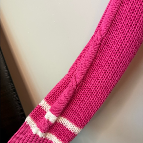 Le Lis hot pink & White V-Neck cable Sweater size medium - Picture 2 of 6